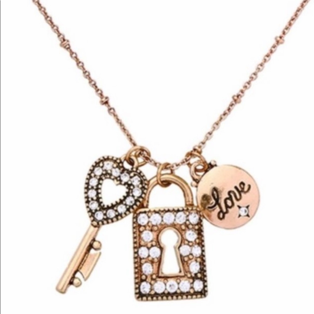 Brand New Antique Gold Color Key & Lock Charm